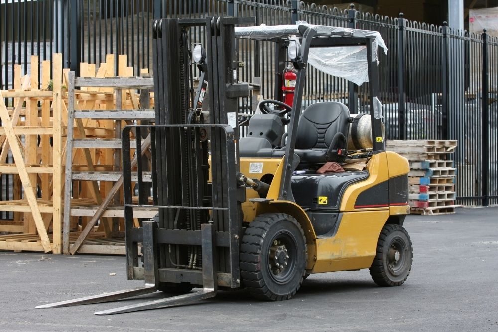 Veilig werken met de heftruck, inclusief karteltraining.
